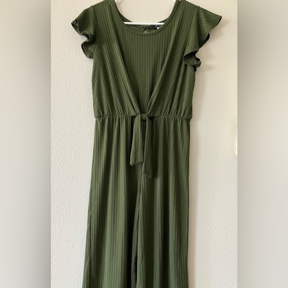 🌸 3/$15 Love2beloved green jumpsuit